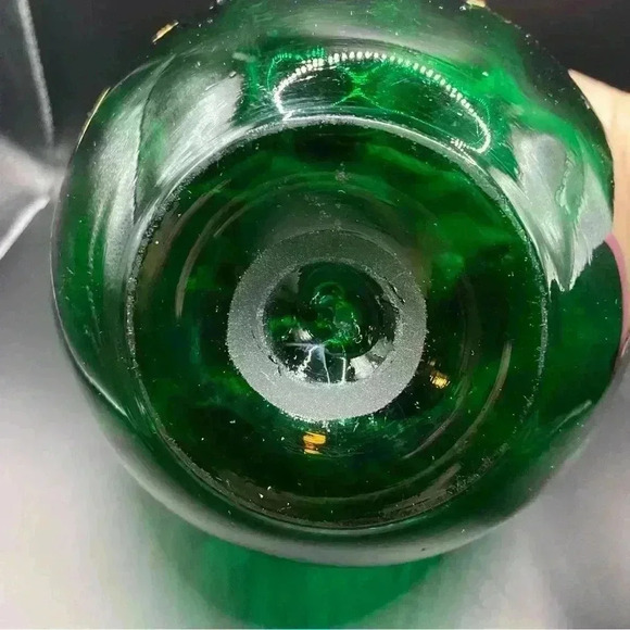 VGT Green Handblown Ruffled Vase with Gold Detailing - Picture 4 of 7